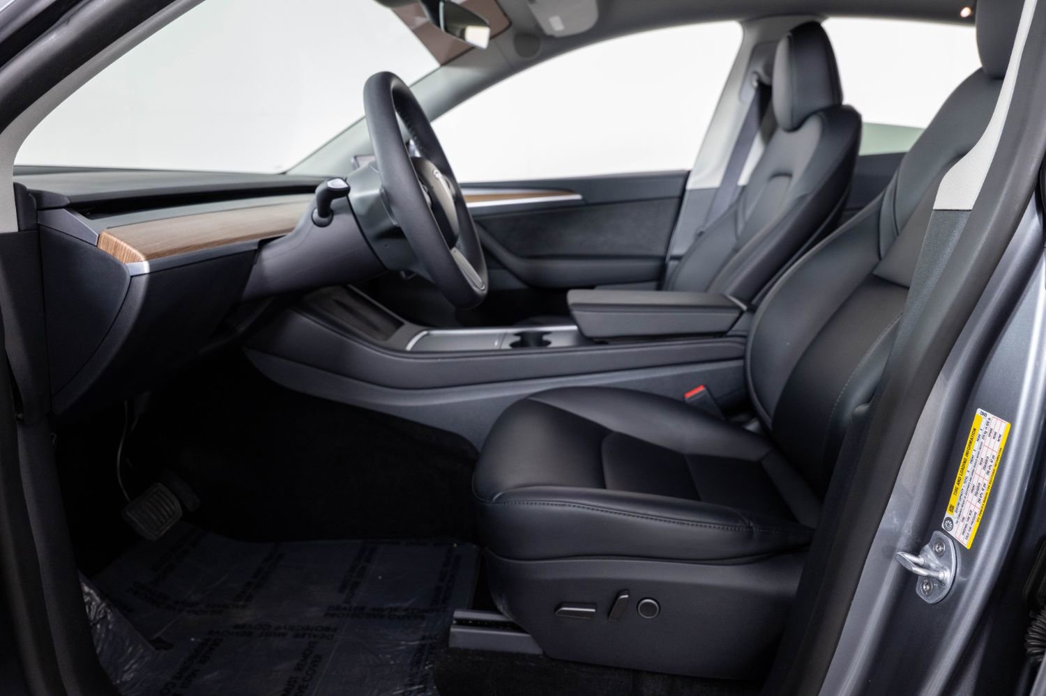 Used 2025 Tesla Model Y Long Range RWD image 15