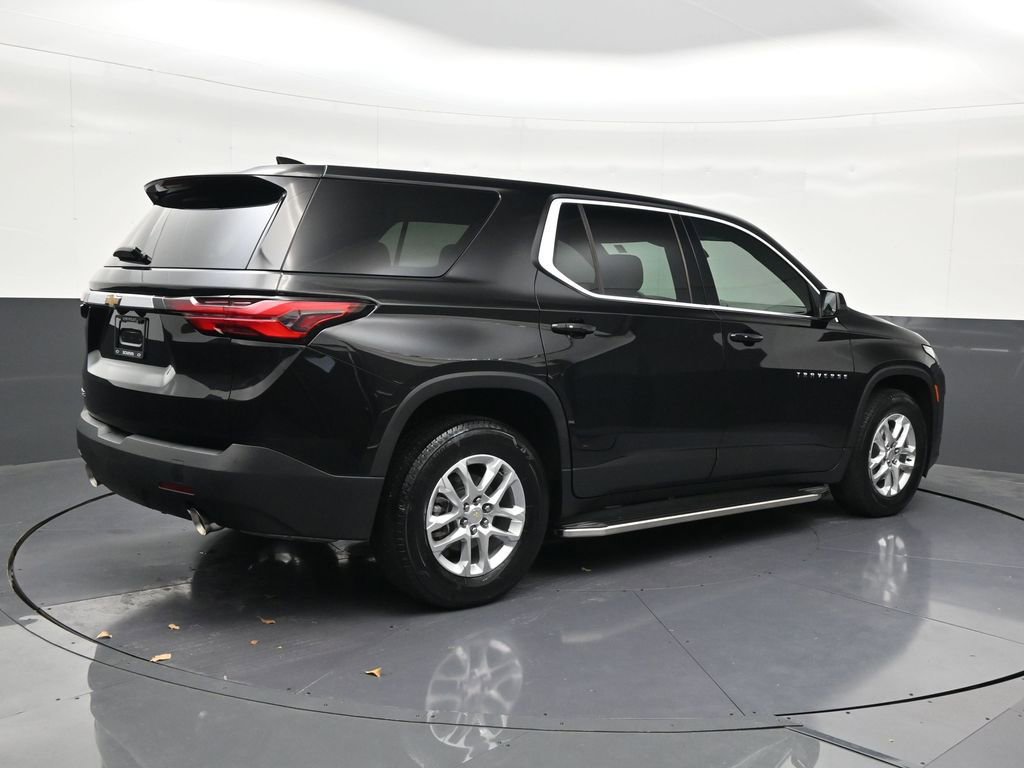 Used 2023 Chevrolet Traverse LS image 5