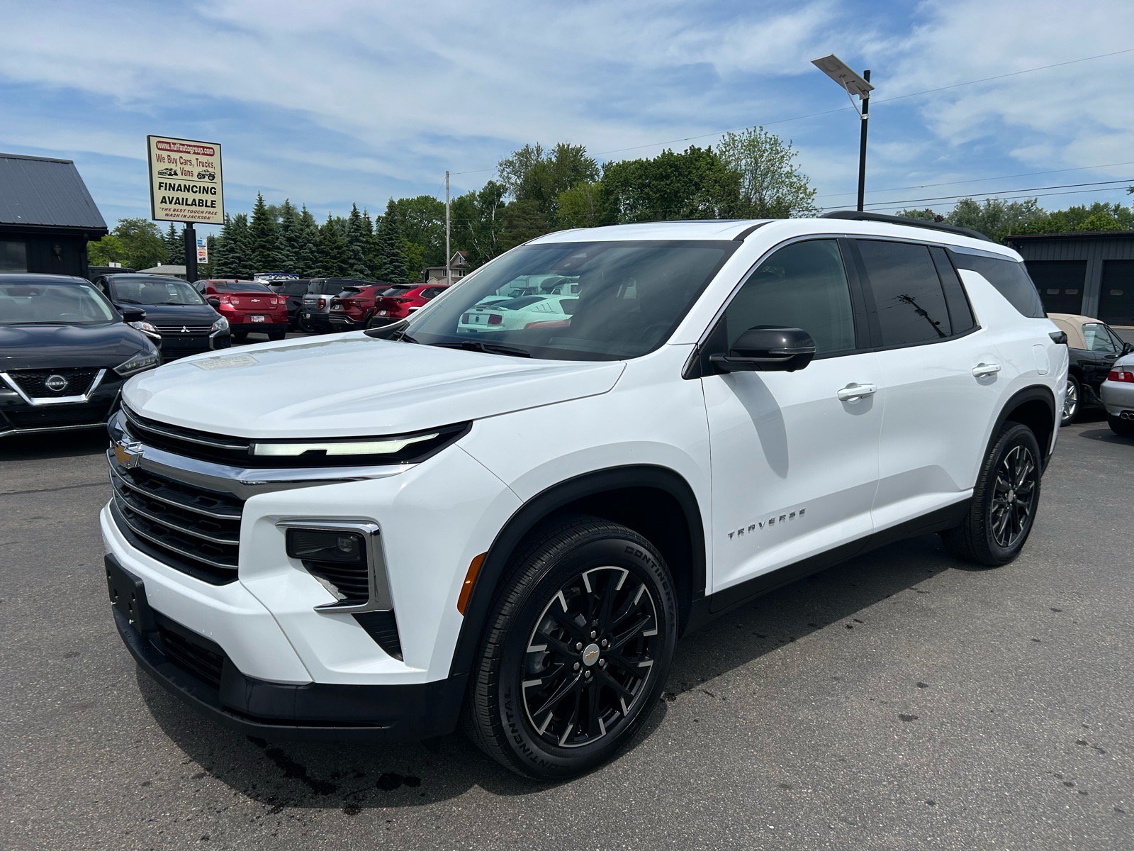 Used 2025 Chevrolet Traverse LT w/ Sun and Wheel Package AWD/4WD image 4