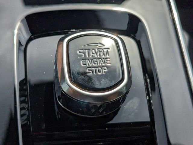 New 2025 Volvo XC90 B5 Core w/ Protection Package Premier image 36