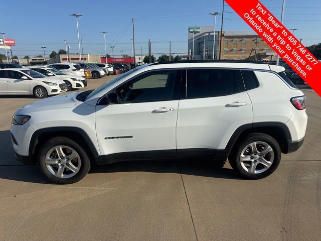 Used 2024 Jeep Compass Latitude image 2