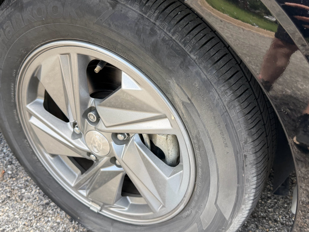 Used 2025 Hyundai Elantra SE FWD image 8