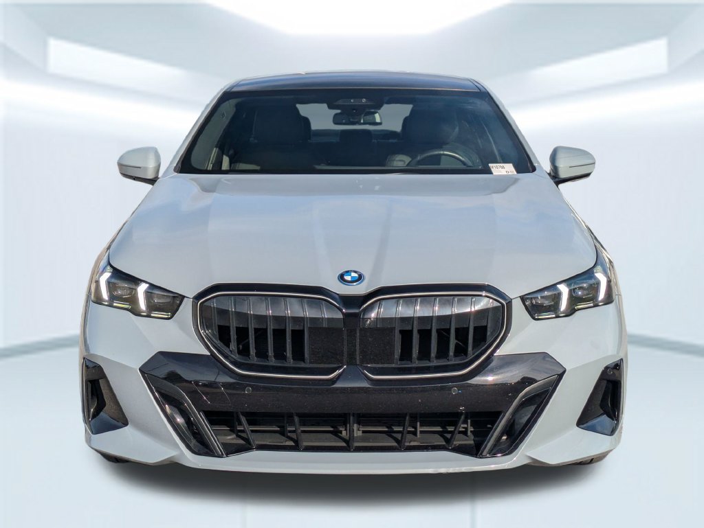 Used 2026 BMW 550e xDrive w/ Executive Package AWD/4WD image 8