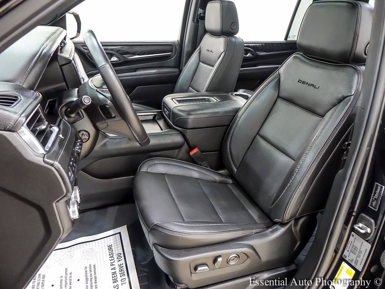 Used 2021 GMC Yukon XL Denali w/ LPO, Illumination Package AWD/4WD image 13