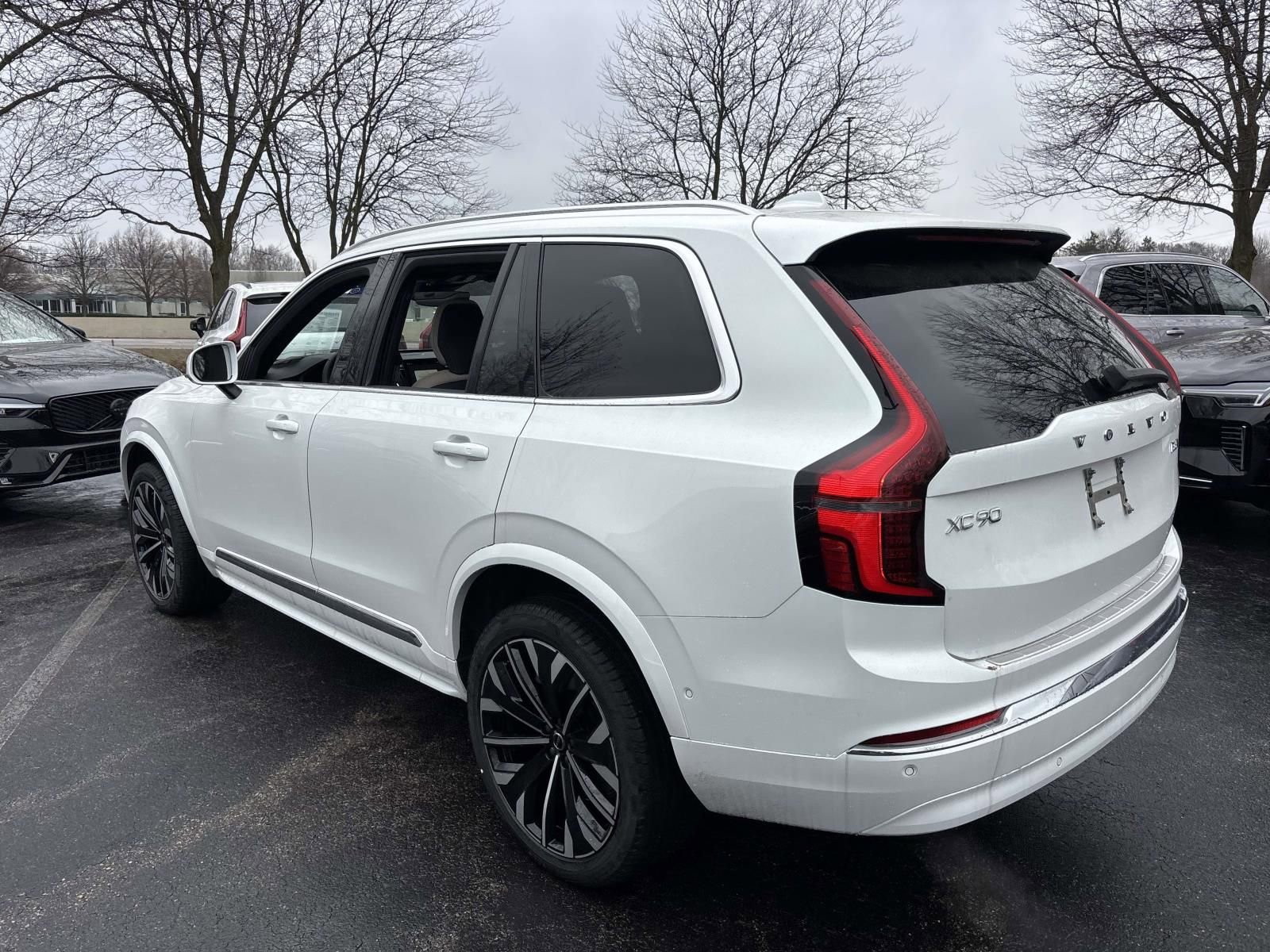 New 2026 Volvo XC90 B6 Plus w/ Protection Package Premier image 5