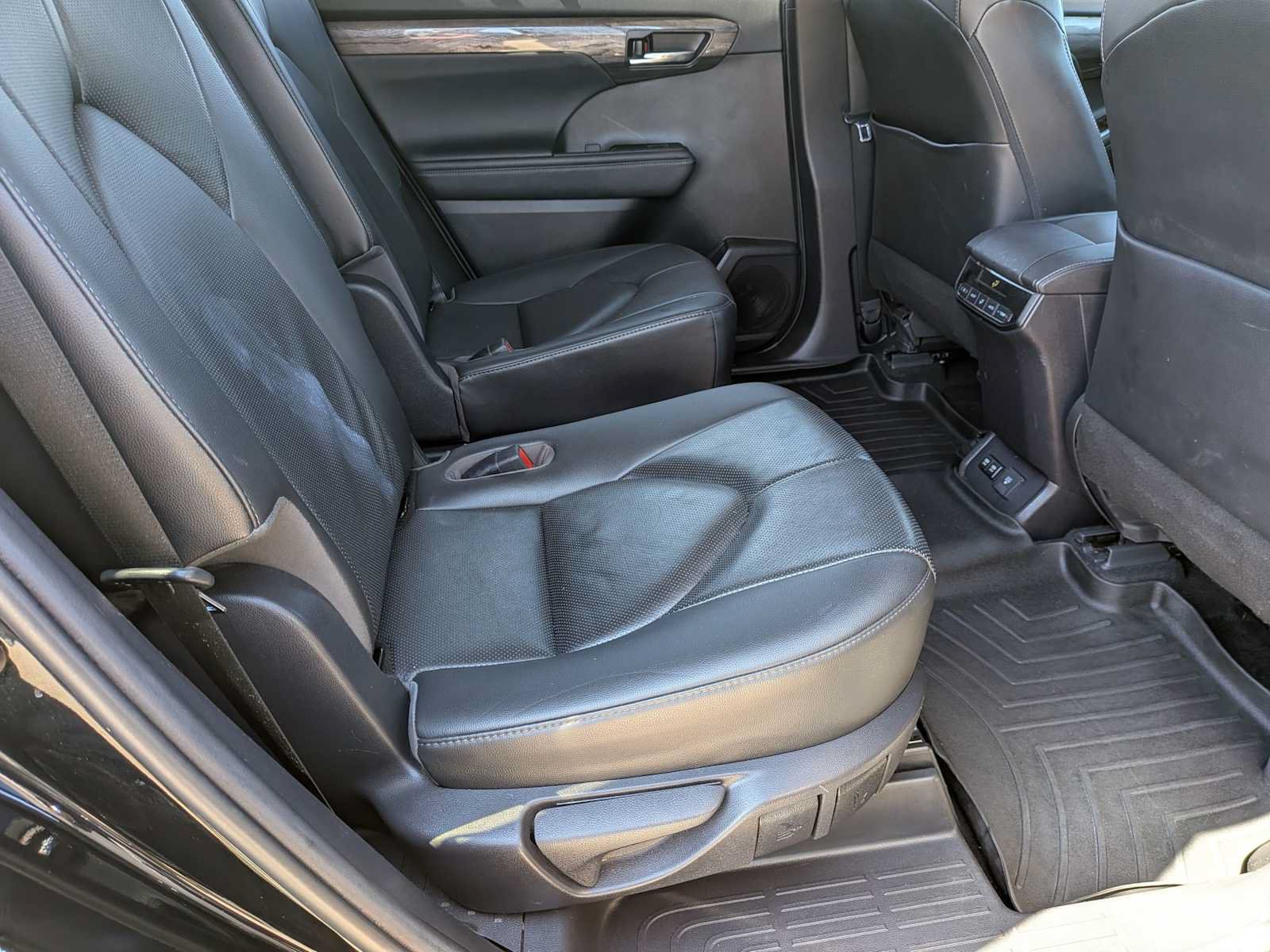 Used 2020 Toyota Highlander Limited AWD/4WD image 19