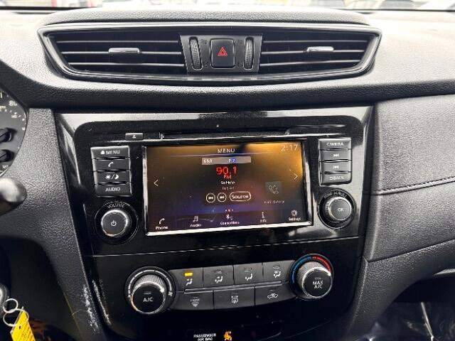 Used 2020 Nissan Rogue S image 27