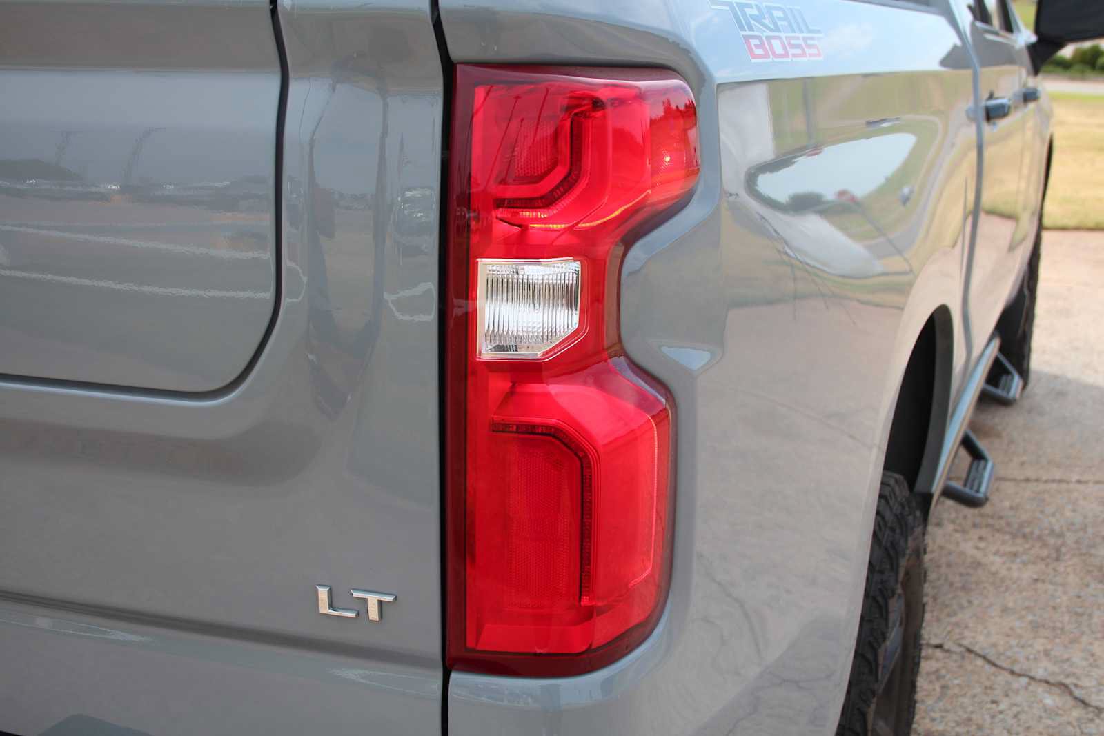 Used 2024 Chevrolet Silverado 1500 LT Trail Boss w/ Convenience Package II AWD/4WD image 15