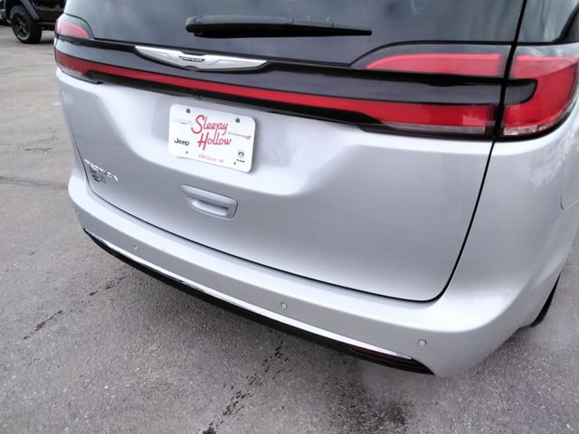 Used 2024 Chrysler Pacifica Touring-L image 15