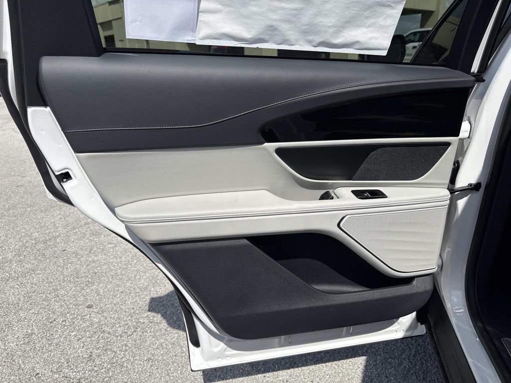 New 2026 Lincoln Nautilus Premier image 13