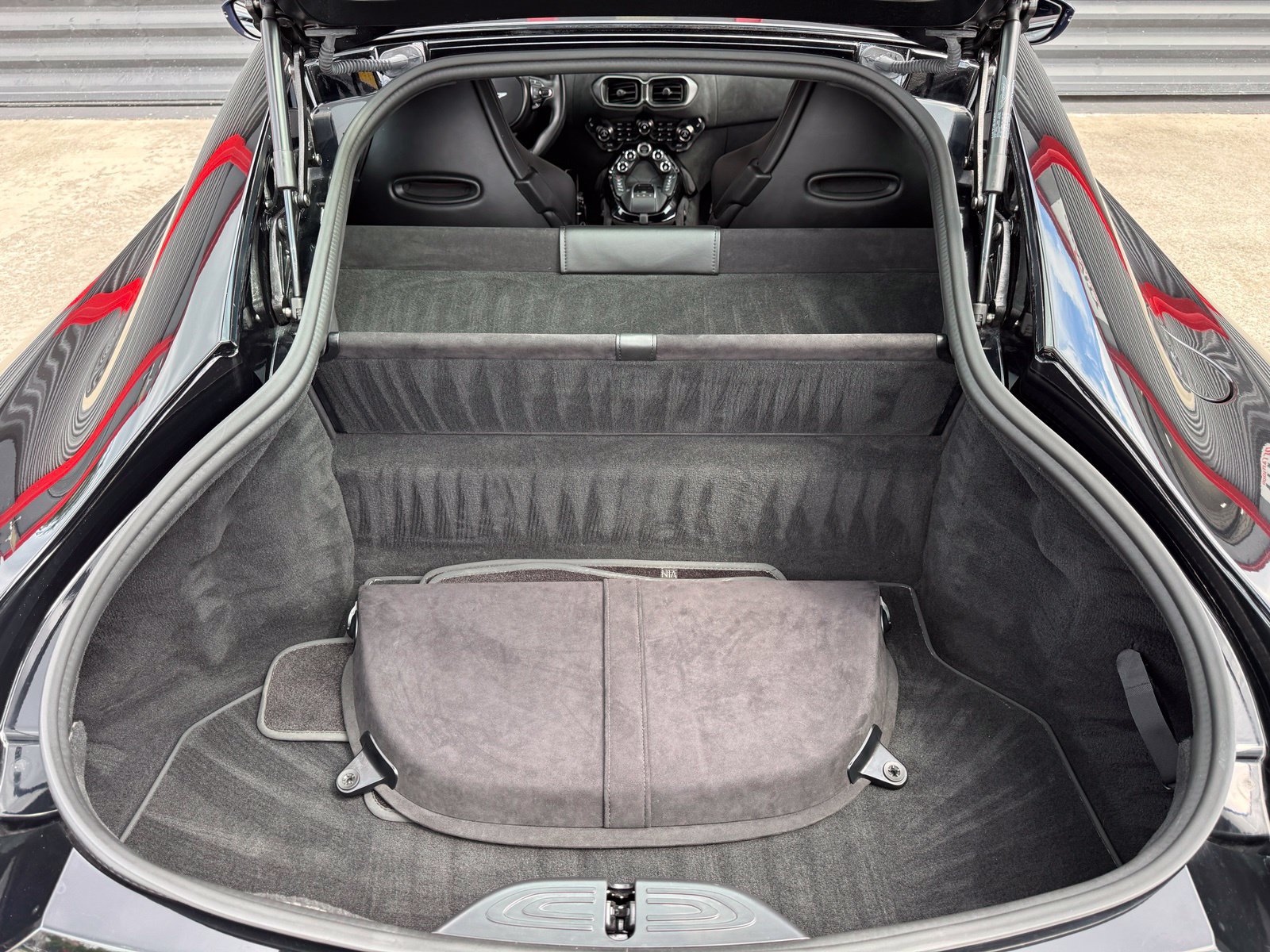 Used 2019 Aston Martin V8 Vantage Coupe RWD image 21