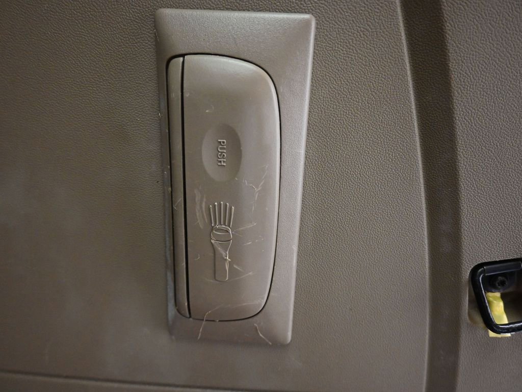 Used 2014 Chrysler Town & Country Touring image 50