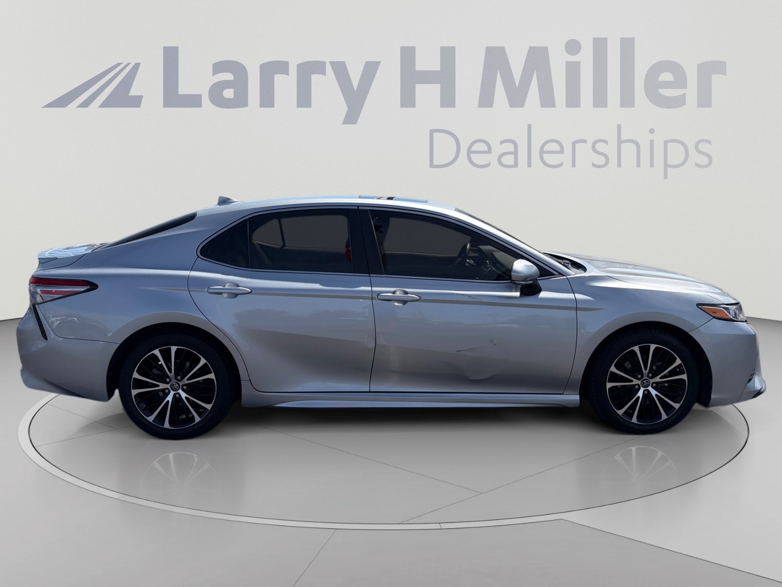 Used 2019 Toyota Camry SE w/ Audio Package FWD image 6