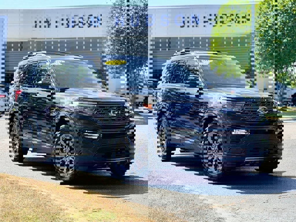 Used 2023 Ford Explorer XLT w/ Equipment Group 202A image 2