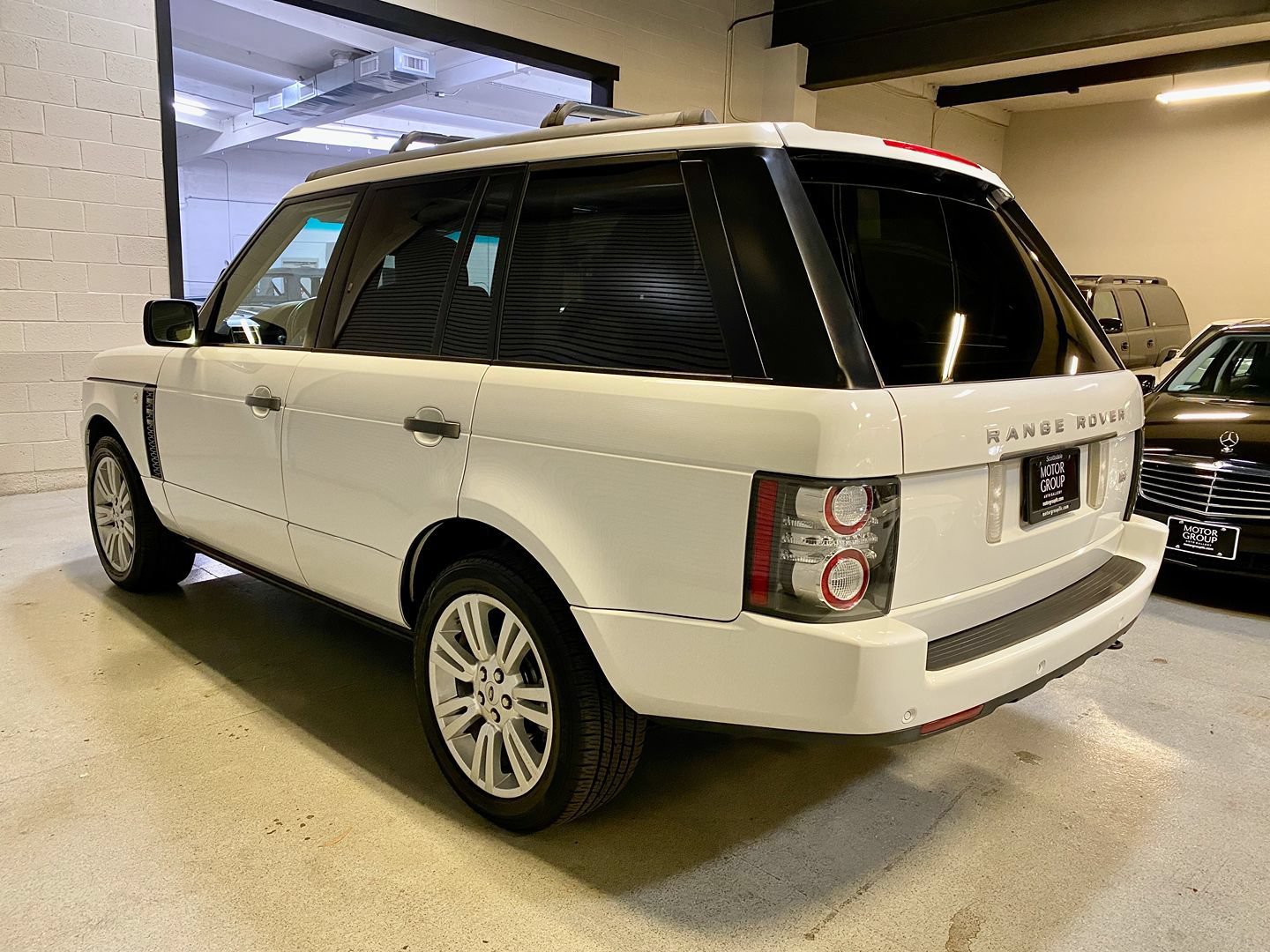 Used 2011 Land Rover Range Rover HSE LUX AWD/4WD image 6