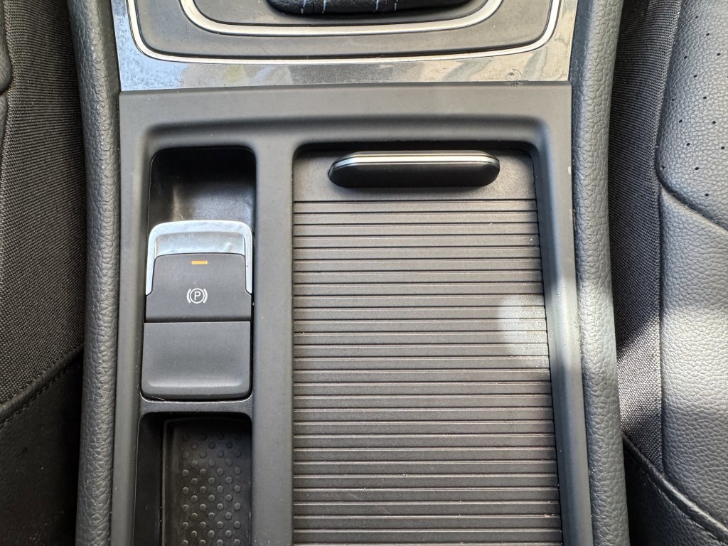 Used 2019 Volkswagen e-Golf SEL Premium image 26