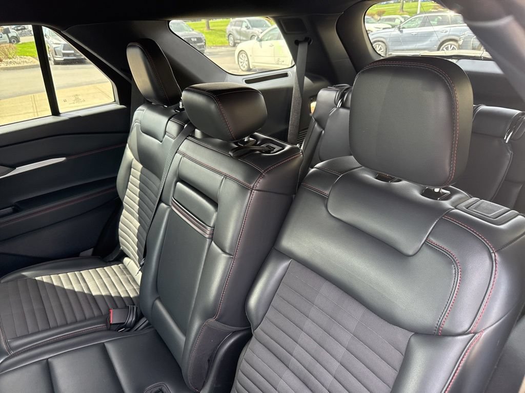 Used 2025 Ford Explorer ST-Line w/ ST-Line Street Pack AWD/4WD image 26