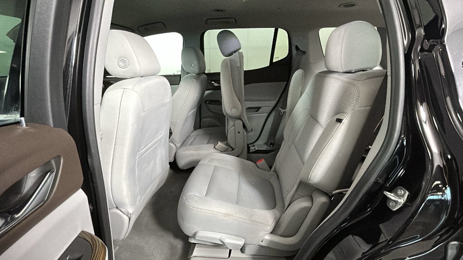 Used 2022 GMC Acadia SLE w/ LPO, Cargo Package AWD/4WD image 31