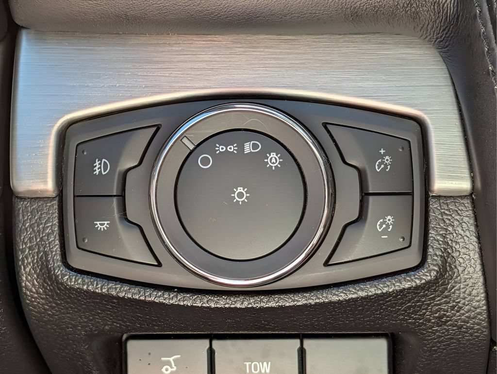 Used 2019 Ford Explorer Platinum AWD/4WD image 17