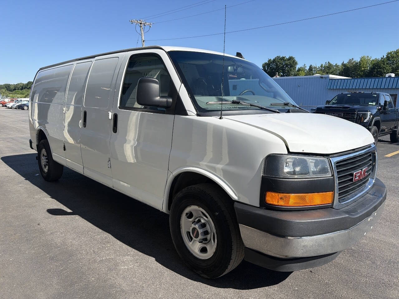 Used 2019 GMC Savana 3500 Extended w/ Chrome Appearance Package RWD image 3