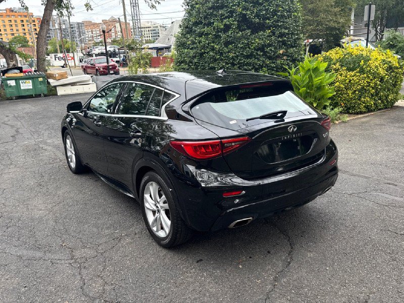 Used 2018 INFINITI QX30 FWD image 4