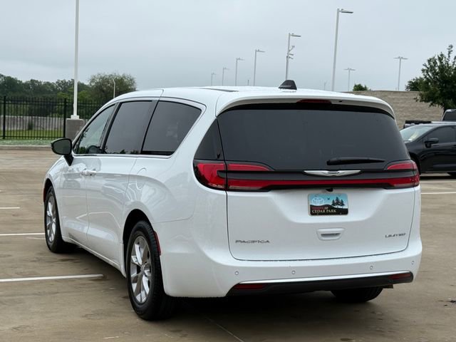 Used 2026 Chrysler Pacifica Limited FWD image 6