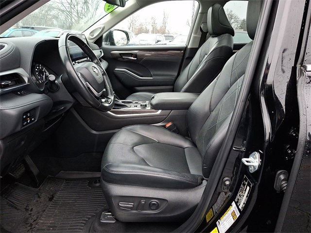 Used 2022 Toyota Highlander Platinum image 16