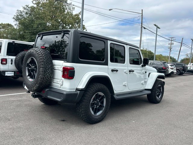 Used 2018 Jeep Wrangler Unlimited Sahara w/ Cold Weather Group AWD/4WD image 16