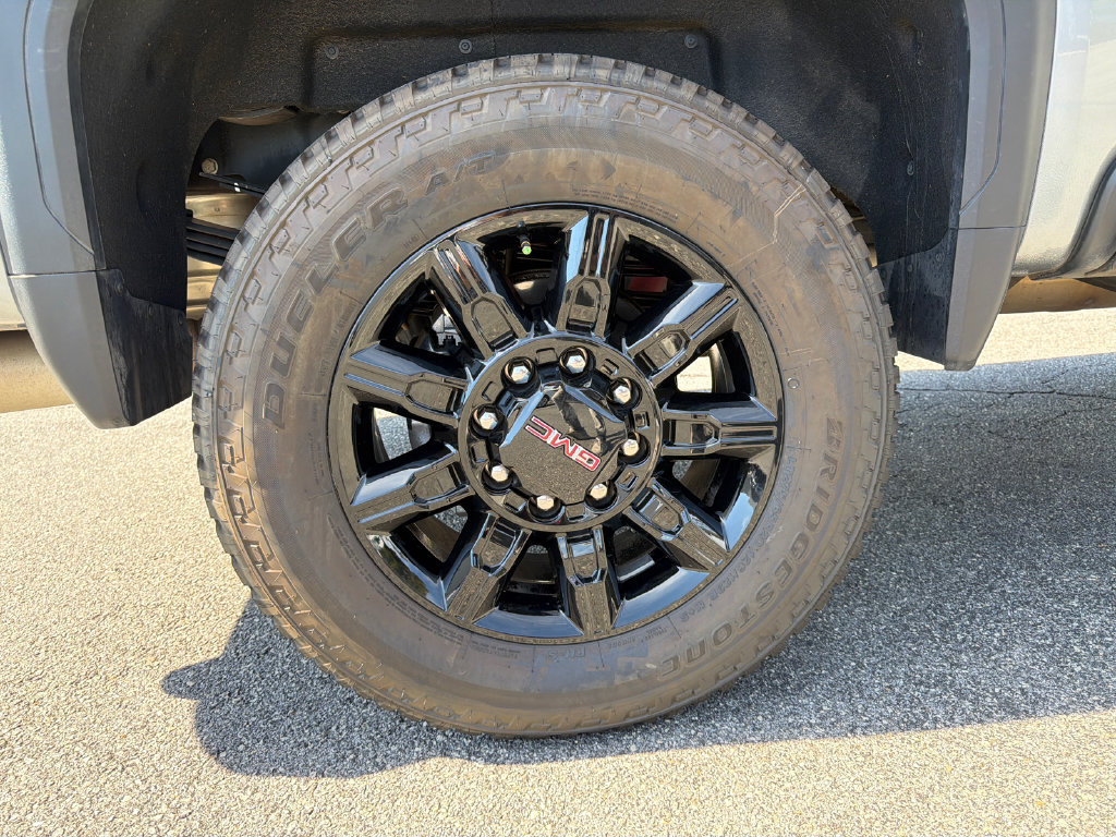 Used 2025 GMC Sierra 3500 AT4 w/ Technology Package AWD/4WD image 17
