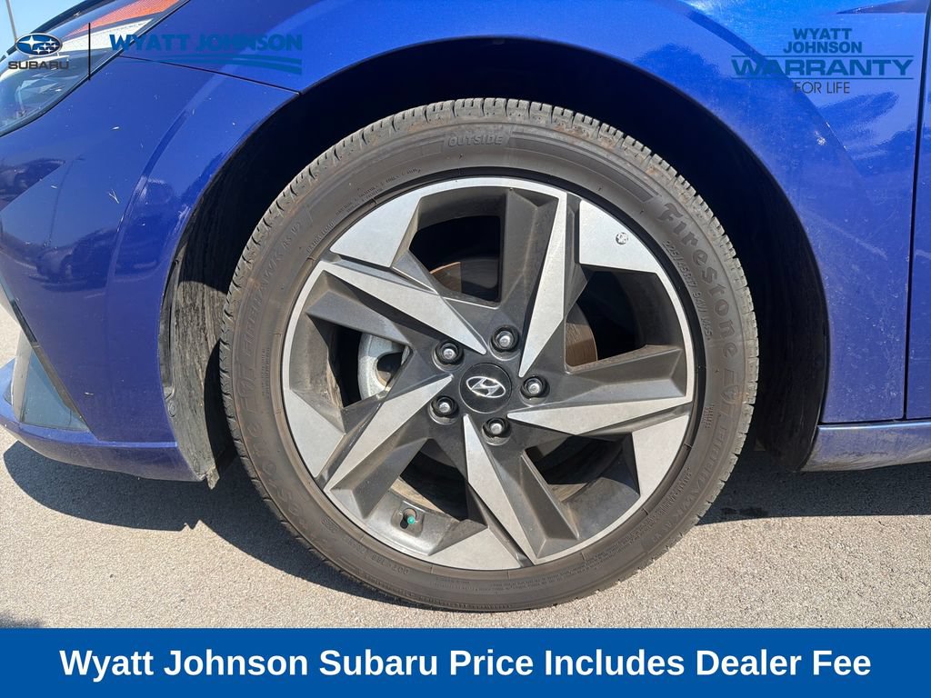 Used 2022 Hyundai Elantra Limited FWD image 3