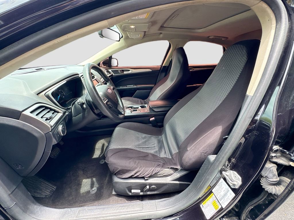 Used 2020 Ford Fusion SE FWD image 21