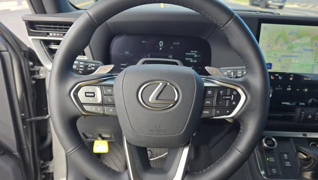 Used 2025 Lexus GX 550 image 8