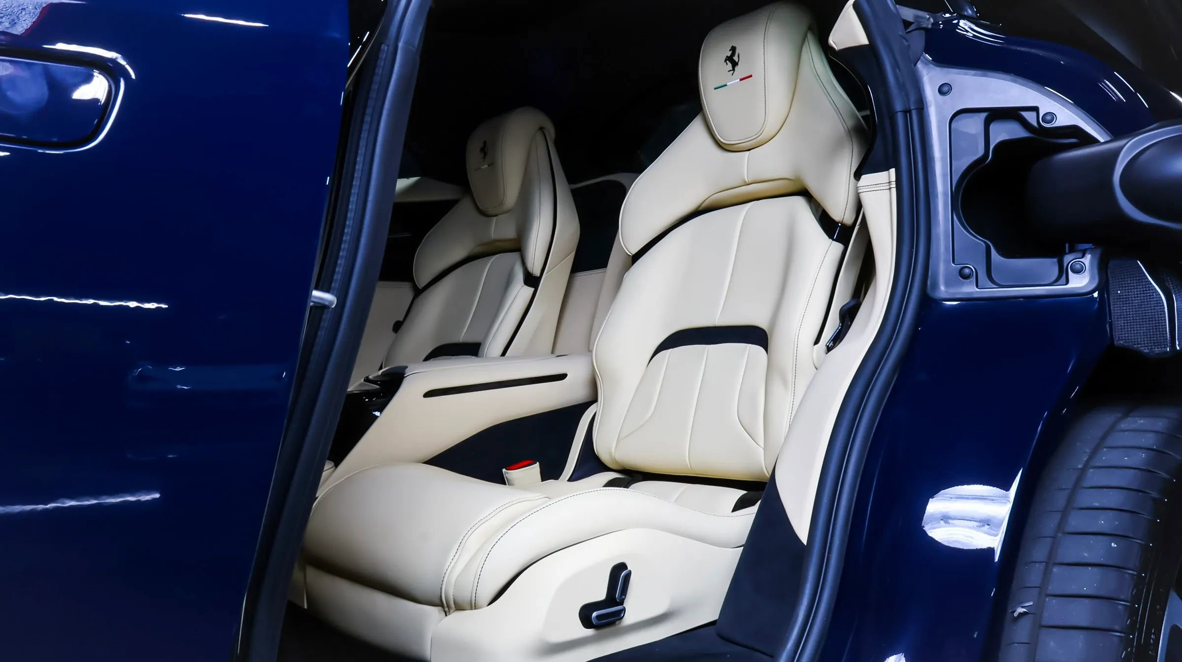 Used 2026 Ferrari Purosangue AWD/4WD image 19