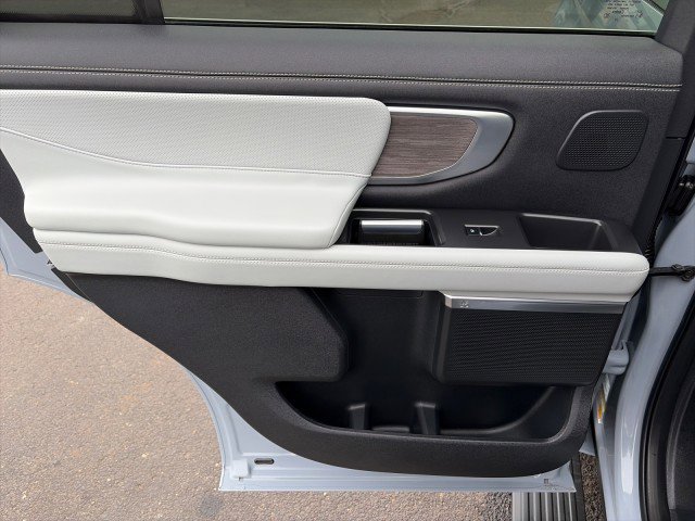 Used 2025 Ford Expedition Platinum w/ Platinum Ultimate Package AWD/4WD image 25
