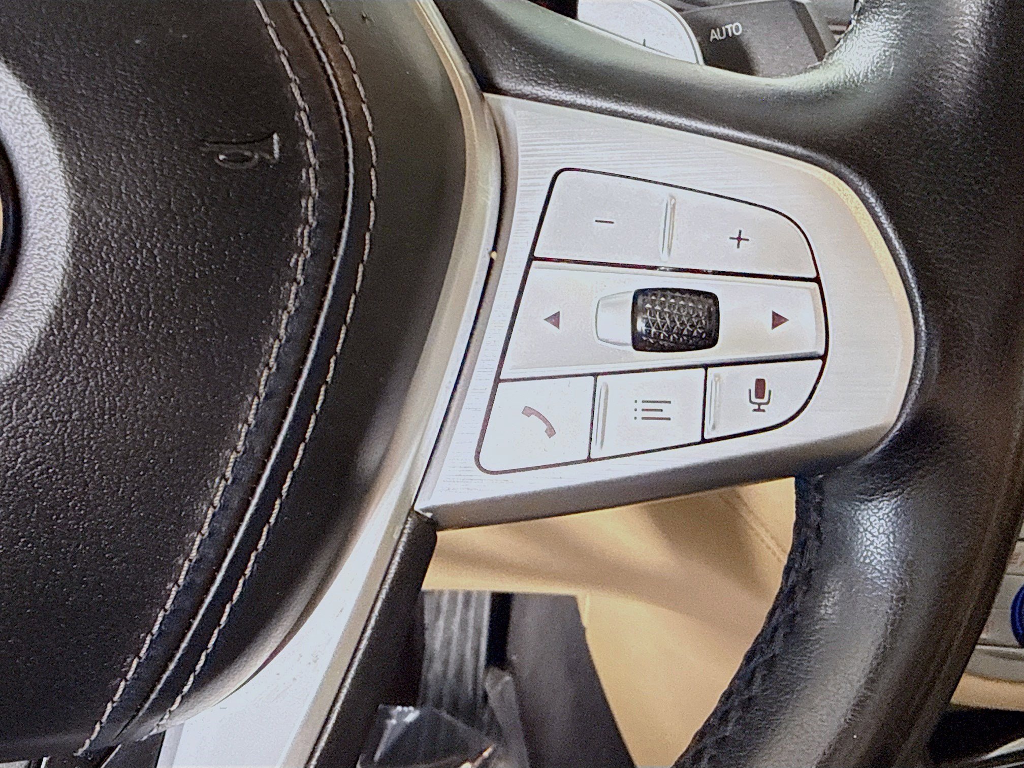 Used 2022 BMW 740i image 15