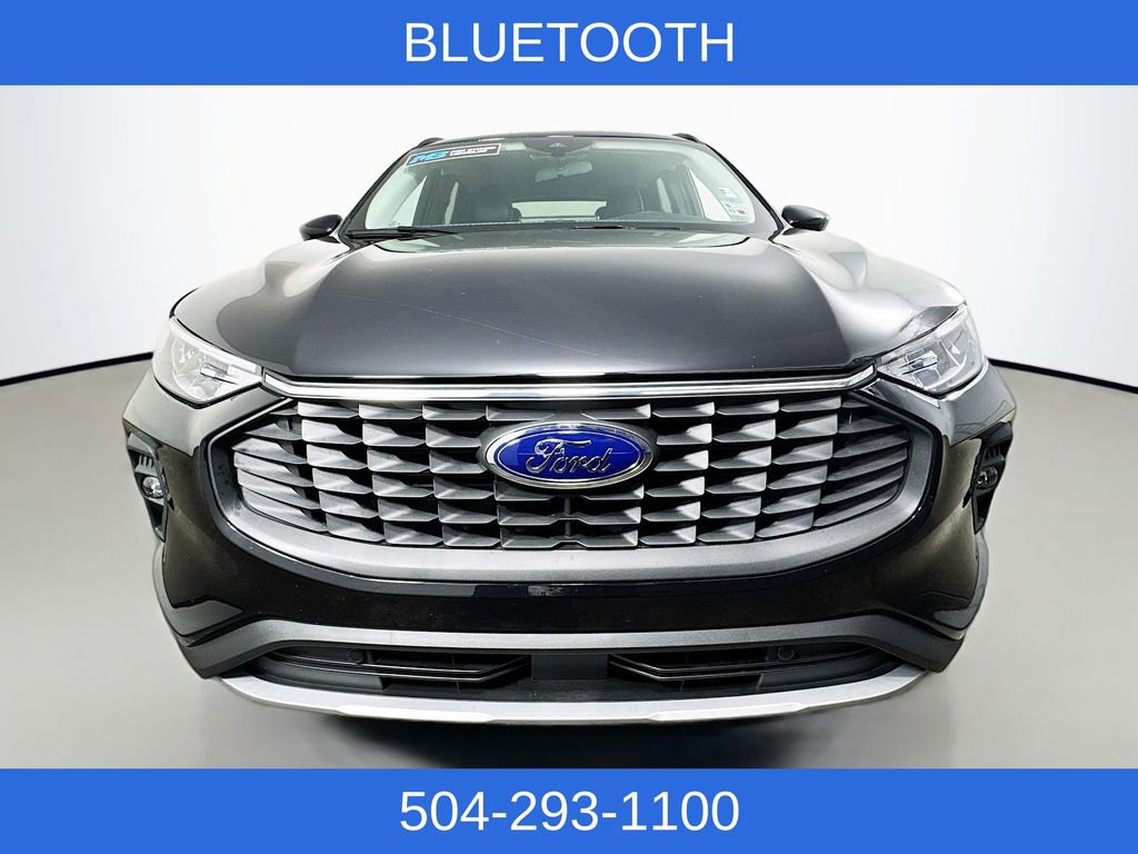 Used 2025 Ford Escape SE image 2