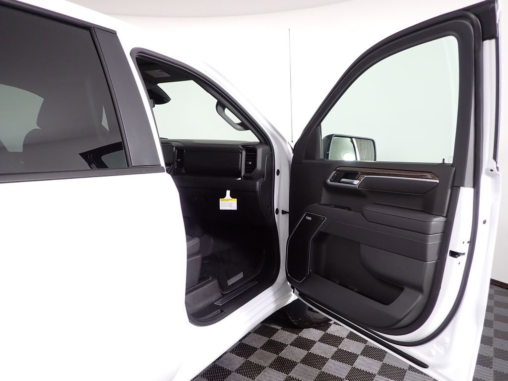 New 2026 Chevrolet Silverado 1500 RST w/ Dark Appearance Package AWD/4WD image 39