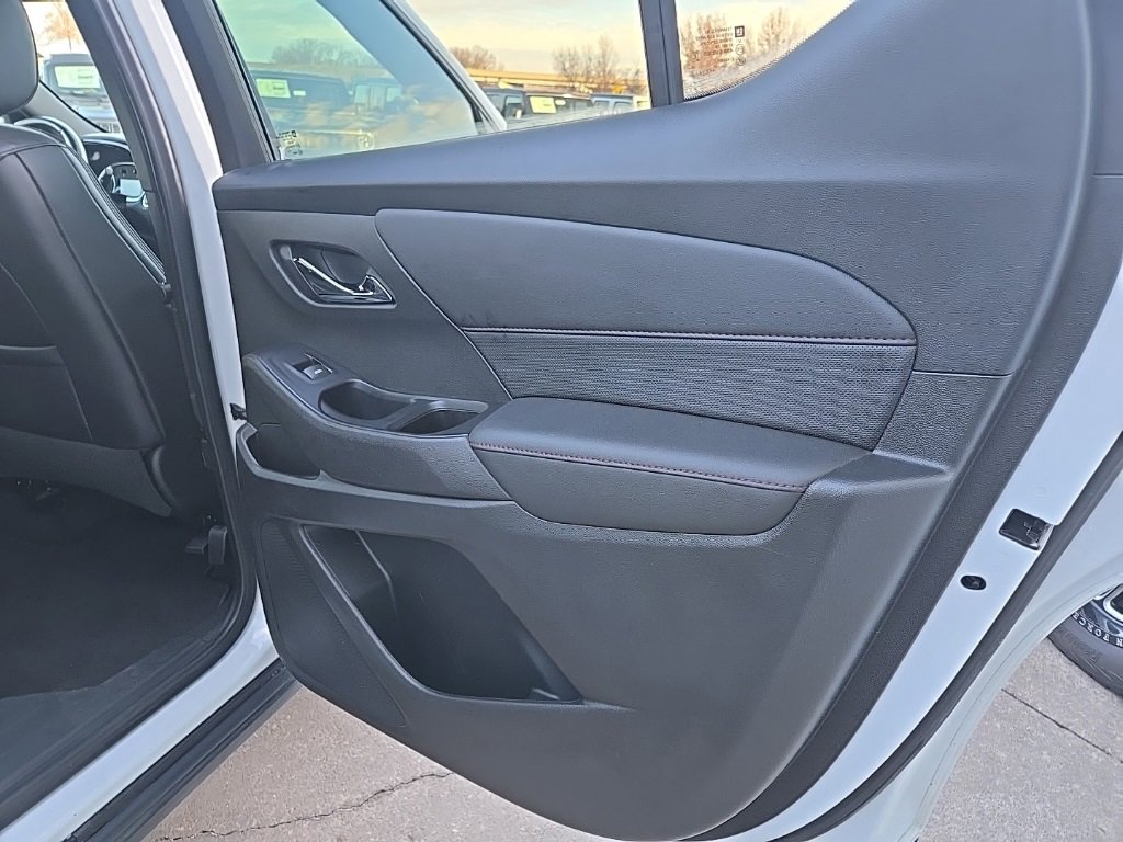 Used 2022 Chevrolet Traverse RS image 76