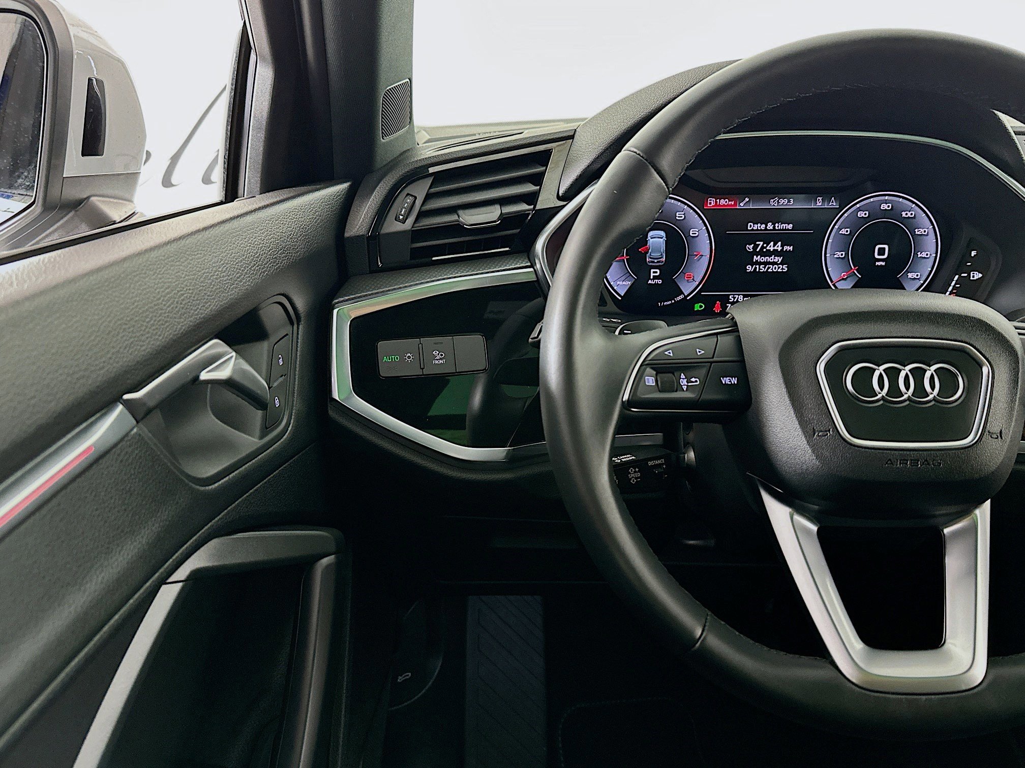 Used 2024 Audi Q3 2.0T Premium Plus w/ Premium Plus Package image 10