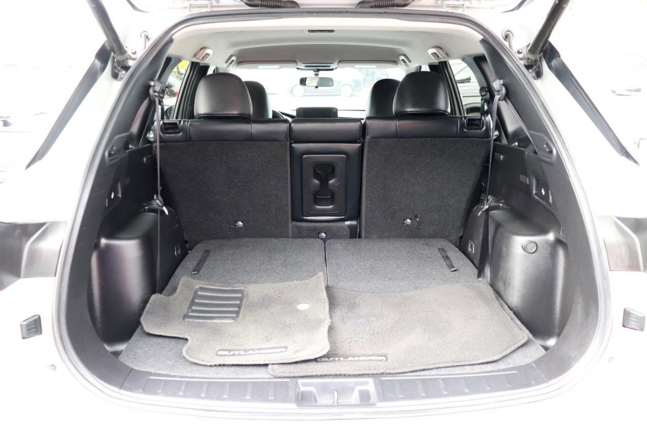 Used 2024 Mitsubishi Outlander AWD image 58