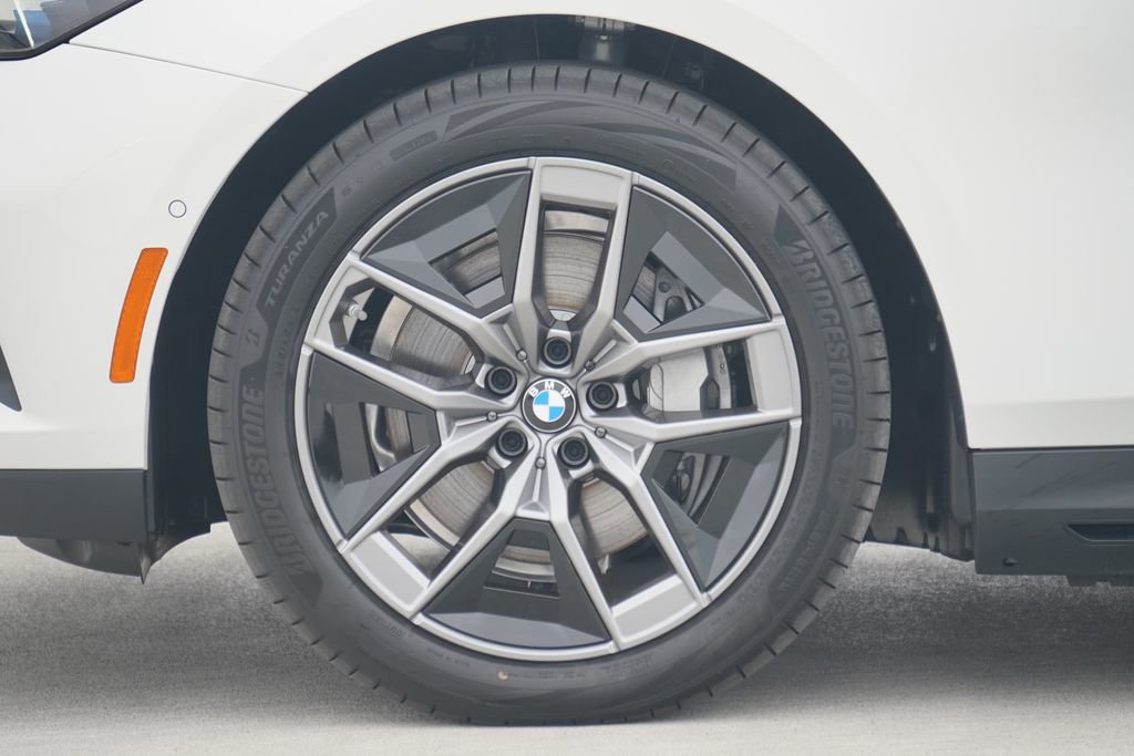 Used 2026 BMW i5 eDrive40 w/ Premium Package image 5