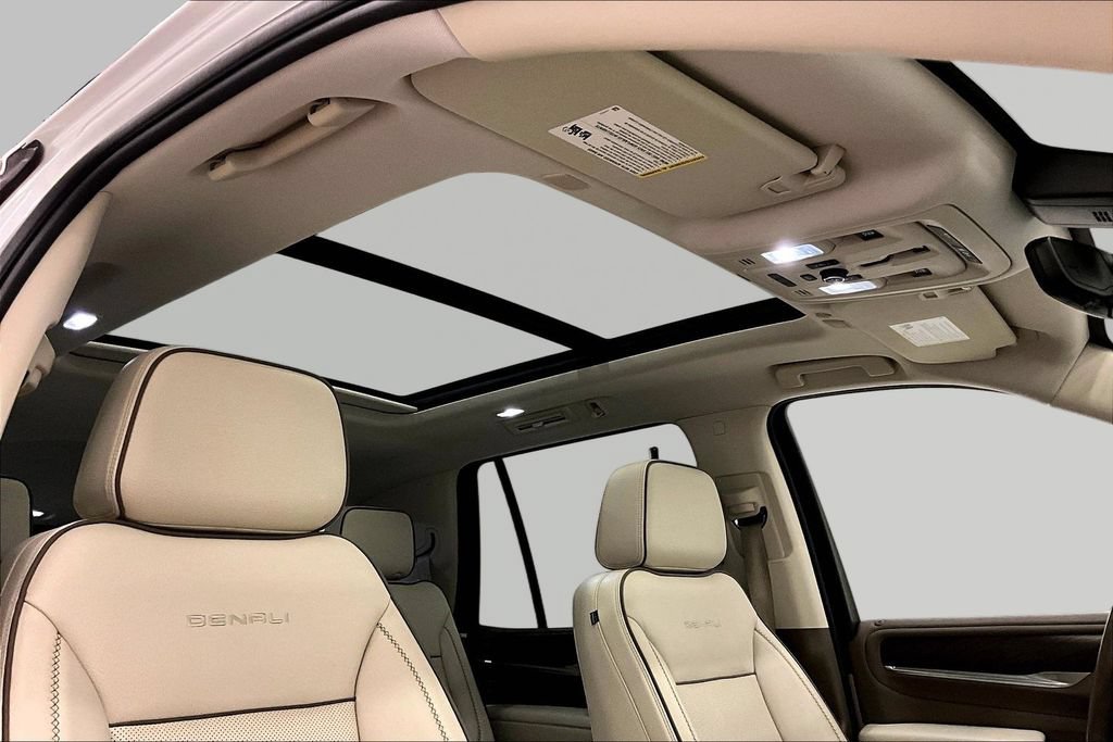 Used 2022 GMC Yukon Denali w/ Denali Premium Package AWD/4WD image 28