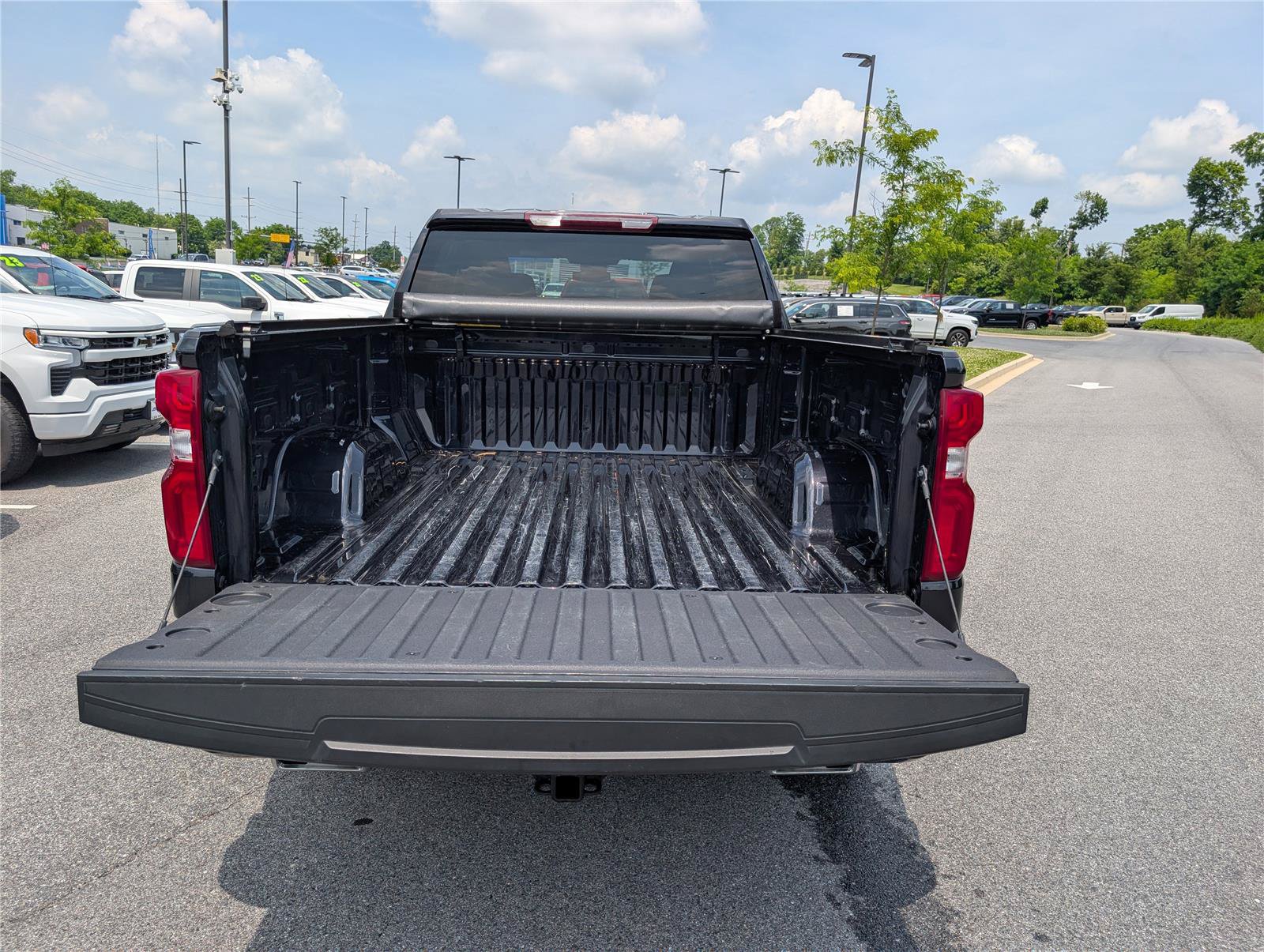 Used 2023 Chevrolet Silverado 1500 RST w/ Z71 Off-Road Package AWD/4WD image 13