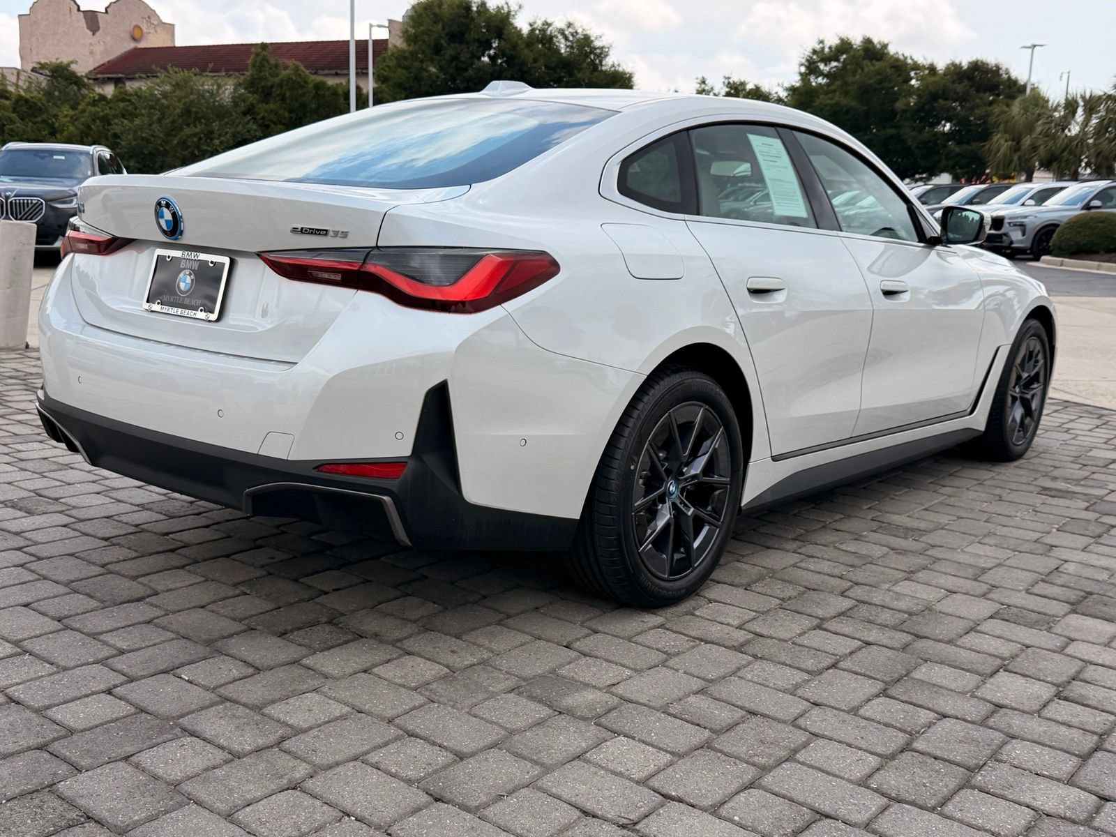 Used 2023 BMW i4 eDrive35 RWD image 9