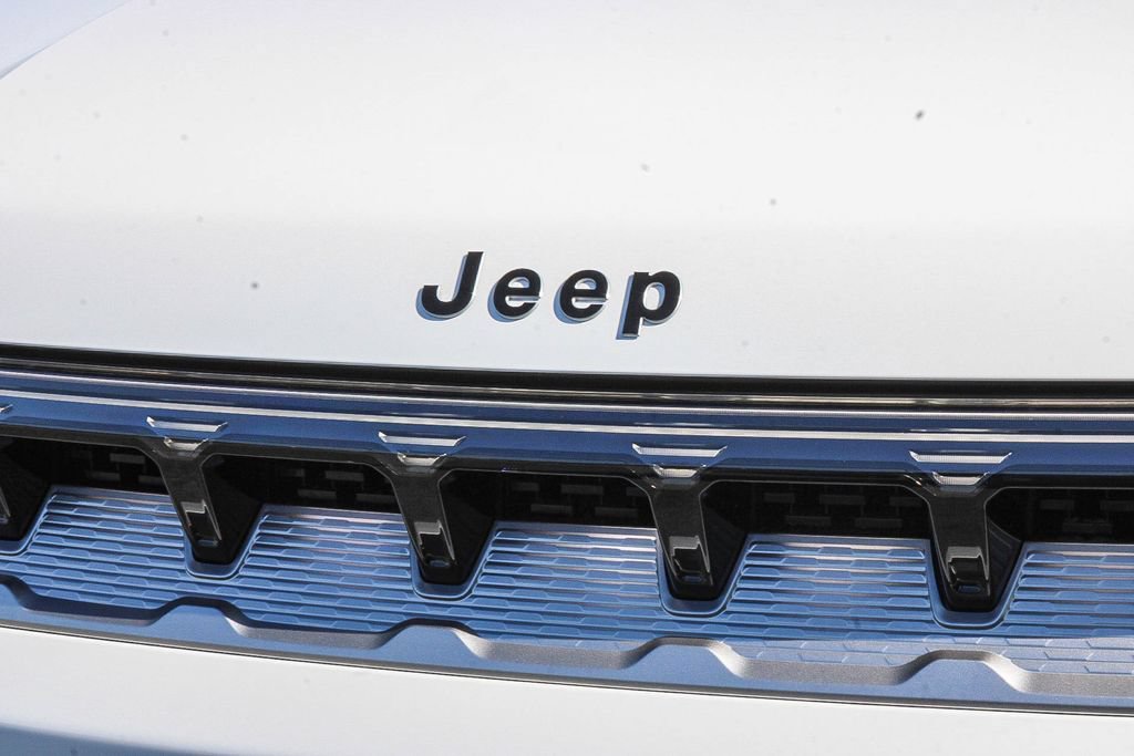 New 2026 Jeep Grand Wagoneer 4WD w/ HD Trailer Tow Package image 6