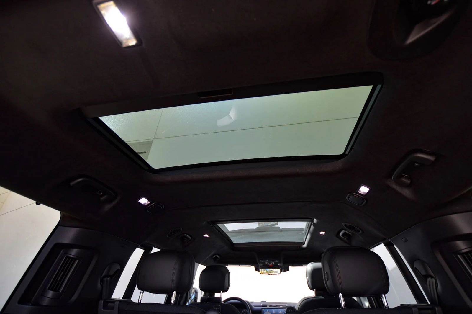 Used 2025 Land Rover Defender 130 V8 image 69