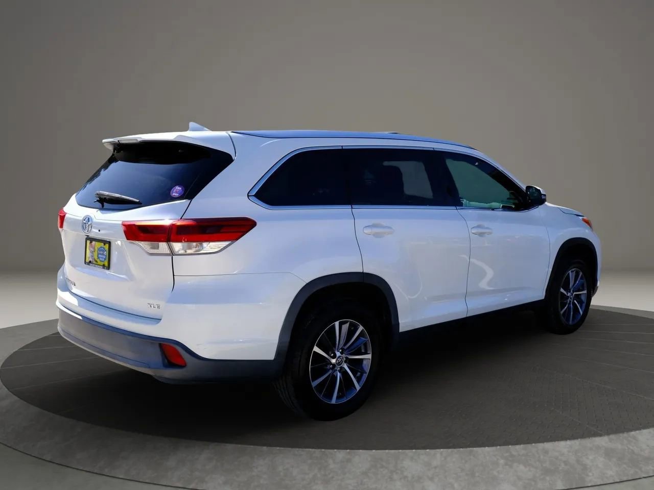 Used 2019 Toyota Highlander XLE image 6