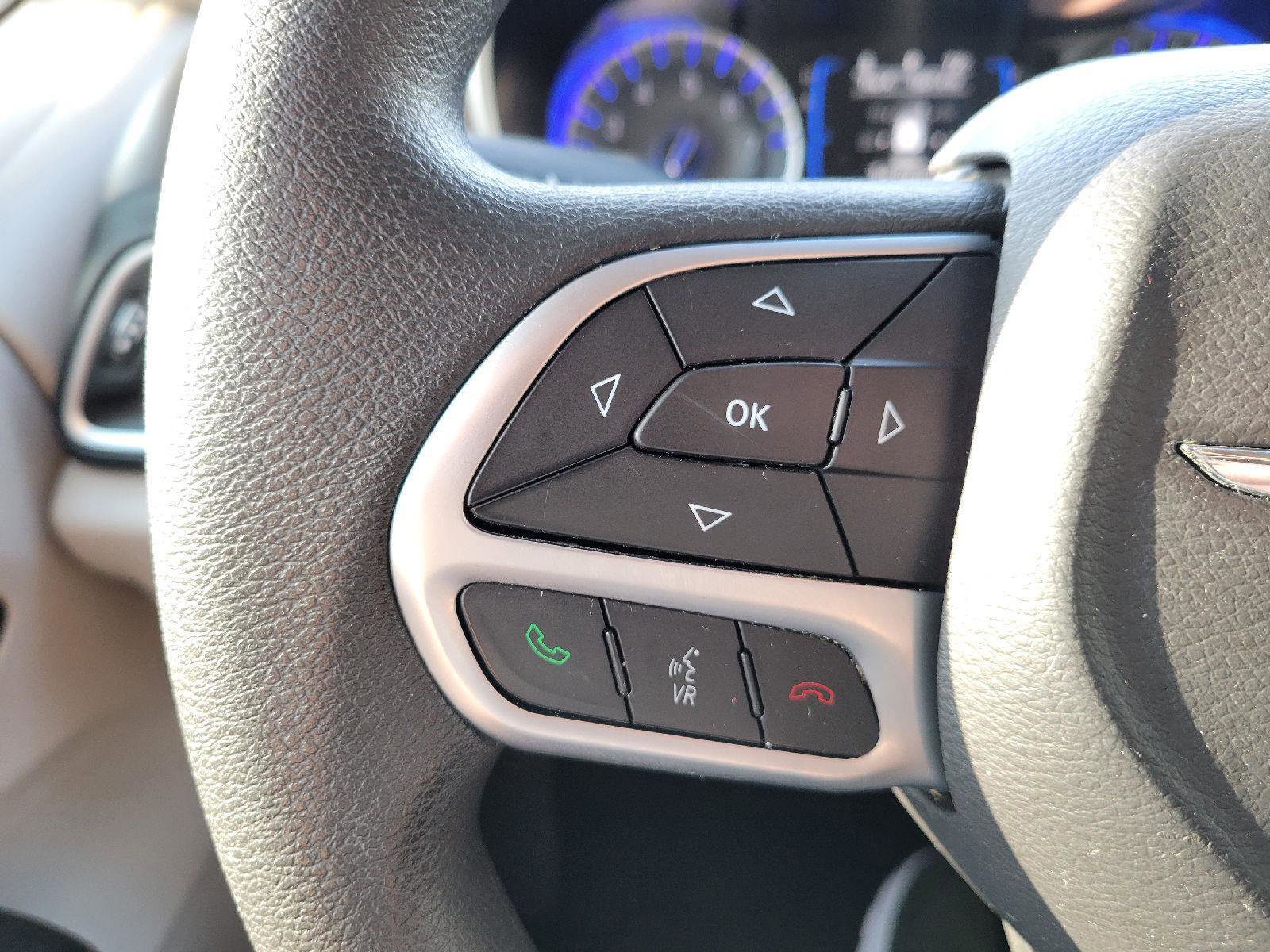 Used 2017 Chrysler Pacifica Touring w/ Tire & Wheel Group image 17