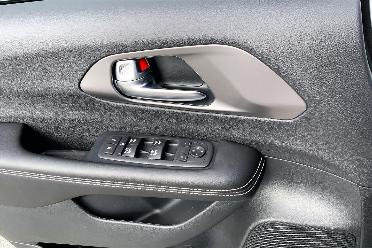 New 2026 Chrysler Voyager LX FWD image 17