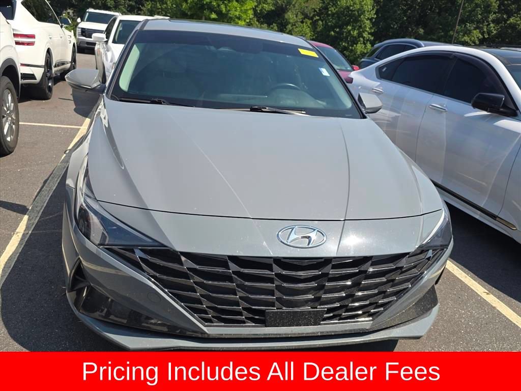 Used 2022 Hyundai Elantra Limited FWD image 2
